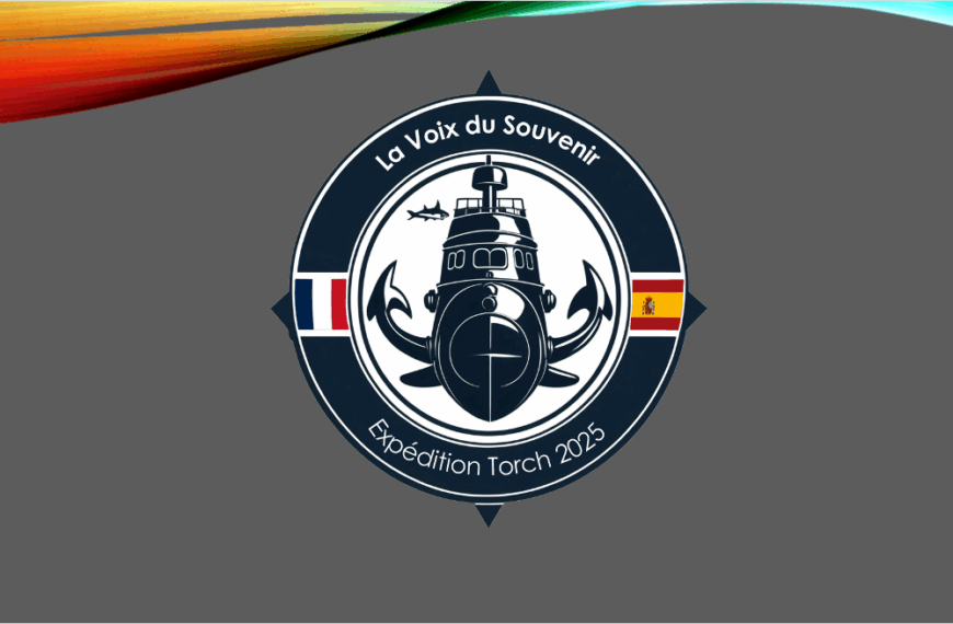 Logo de l'Expédition Torch, rond blanc avec image de sous-larin entouré par un rond noir avec les drapeaux français et espagnol