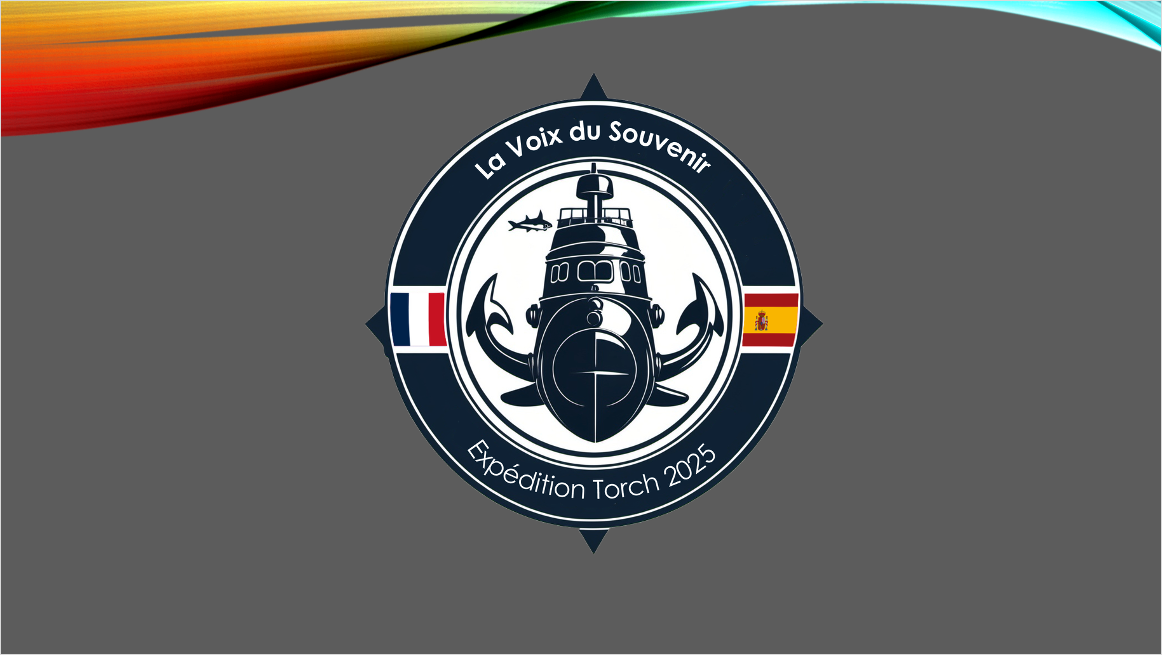 Logo de l'Expédition Torch, rond blanc avec image de sous-larin entouré par un rond noir avec les drapeaux français et espagnol